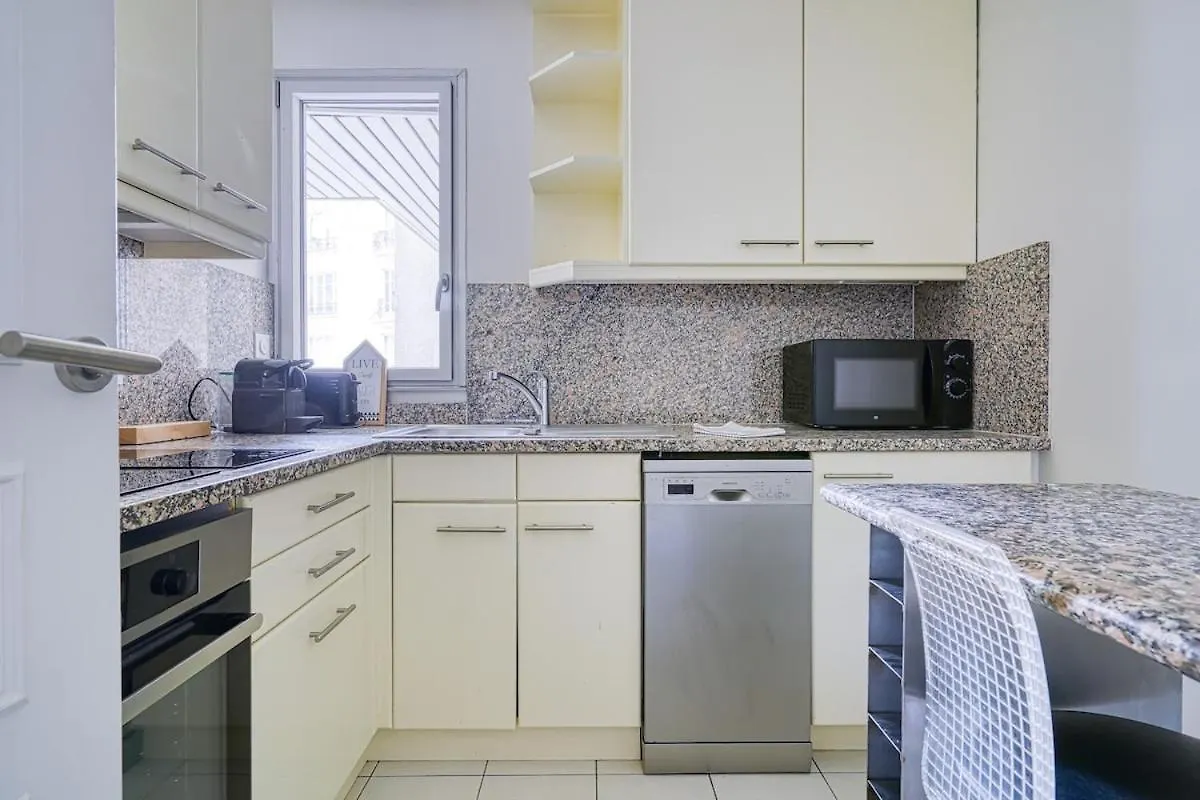 Spacious & Cozy Apartment - Trocadero Passy Paris 0*,  France