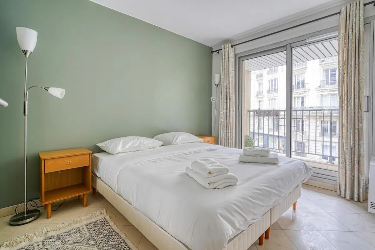 Spacious & Cozy Apartment - Trocadero Passy Paris France