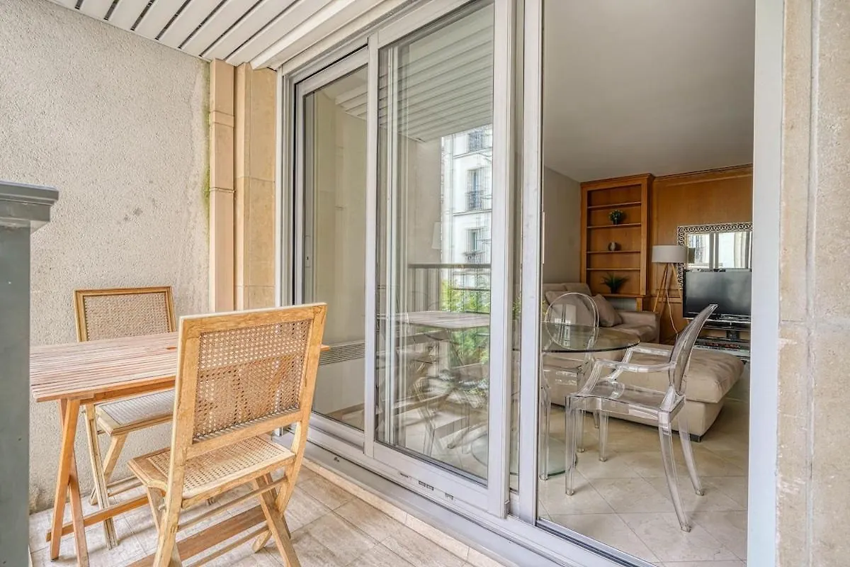 Spacious & Cozy Apartment - Trocadero Passy Paris France
